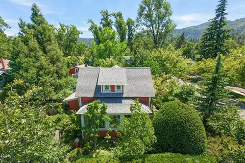 164 5th St, Ashland, OR 97520