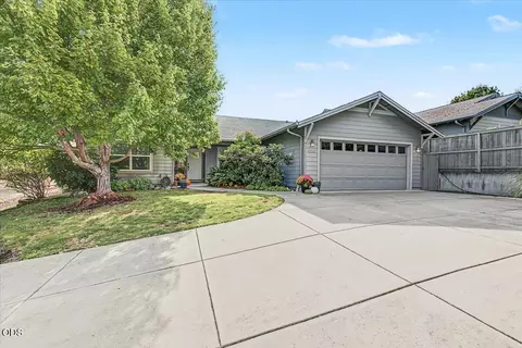 120 Andi Ct, Talent, OR 97540