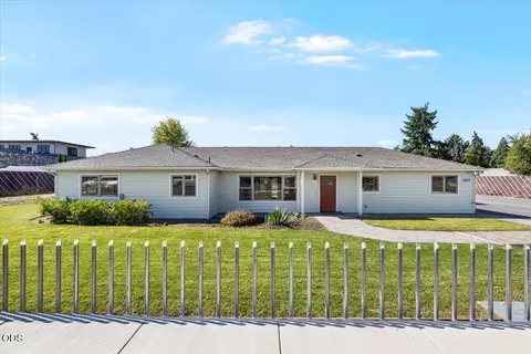1225 Corona Ave, Medford, OR 97504