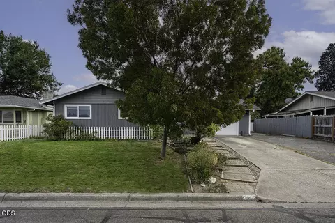 112 Saxbury Dr, Central Point, OR 97502
