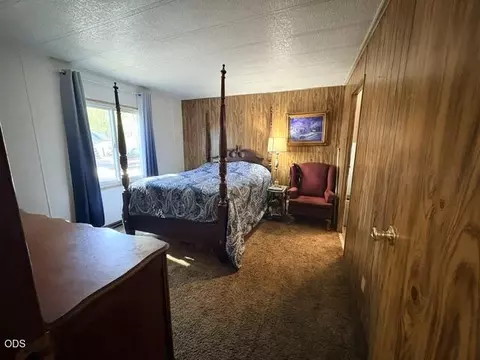 Bedroom - 136028 Us 97, Crescent, OR 97733 photo 1 of 3