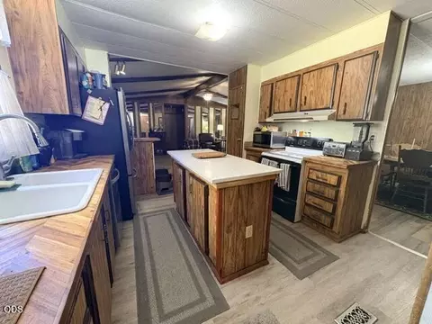 Kitchen - 136028 Us 97, Crescent, OR 97733 photo 4 of 4
