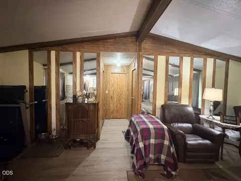 Entry Way - 136028 Us 97, Crescent, OR 97733 photo 1 of 1