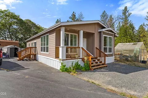 2085 Stringer Gap Rd, Grants Pass, OR 97527