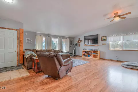 Living - 25430 Elk Ln, Bend, OR 97701 photo 2 of 3