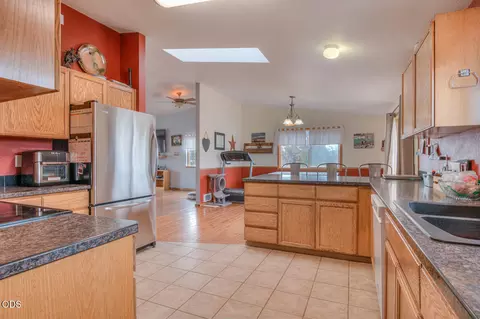 Kitchen - 25430 Elk Ln, Bend, OR 97701 photo 2 of 2