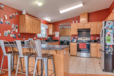 Kitchen - 25430 Elk Ln, Bend, OR 97701 photo 1 of 2