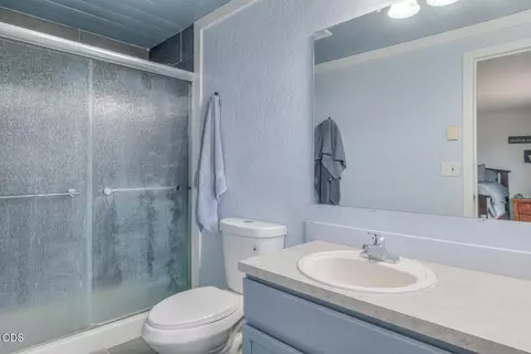 Bath - 25430 Elk Ln, Bend, OR 97701 photo 2 of 2