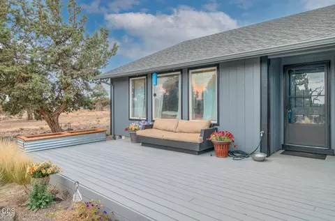 Exterior - 25430 Elk Ln, Bend, OR 97701 photo 2 of 7