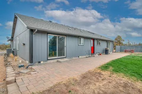 Exterior - 25430 Elk Ln, Bend, OR 97701 photo 3 of 7