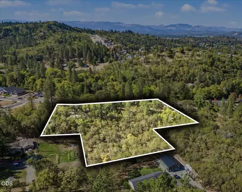 2494 Hamilton Ln, Grants Pass, OR 97527
