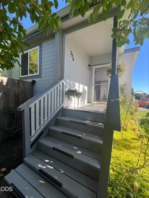 794 S Grice Loop, Jefferson, OR 97352