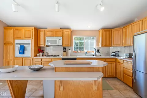 Kitchen - 2337 NE Buckwheat Ct, Bend, OR 97701 photo 3 of 4