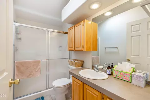 Bath - 2337 NE Buckwheat Ct, Bend, OR 97701 photo 3 of 3