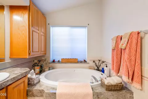 Bath - 2337 NE Buckwheat Ct, Bend, OR 97701 photo 2 of 3