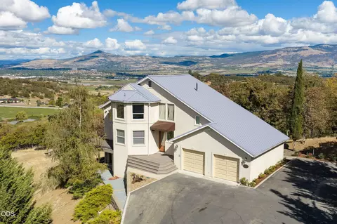 4375 Pioneer Rd, Medford, OR 97501