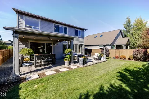 Exterior - 61144 Manhae Ln, Bend, OR 97702 photo 8 of 16