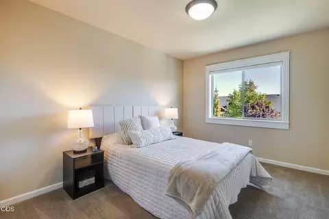 Bedroom - 61144 Manhae Ln, Bend, OR 97702 photo 6 of 7
