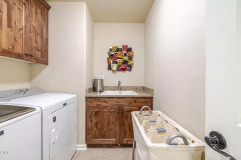 Other - 61144 Manhae Ln, Bend, OR 97702 photo 8 of 17