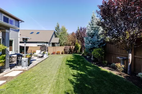 Exterior - 61144 Manhae Ln, Bend, OR 97702 photo 7 of 16
