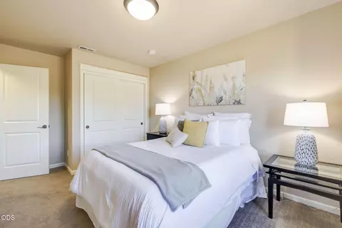 Bedroom - 61144 Manhae Ln, Bend, OR 97702 photo 5 of 7