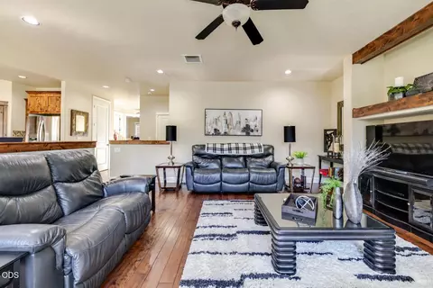 Living - 61144 Manhae Ln, Bend, OR 97702 photo 4 of 4