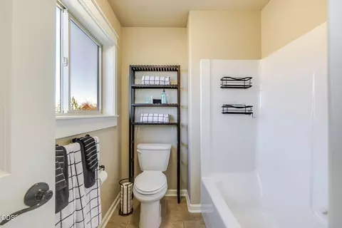 Bath - 61144 Manhae Ln, Bend, OR 97702 photo 6 of 6
