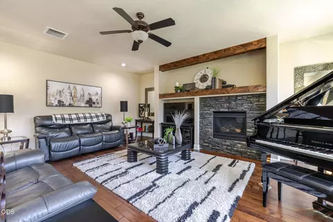 Living - 61144 Manhae Ln, Bend, OR 97702 photo 2 of 4