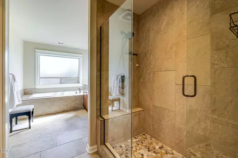 Bath - 61144 Manhae Ln, Bend, OR 97702 photo 4 of 6