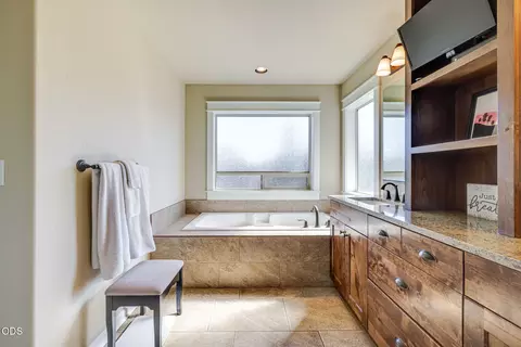 Bath - 61144 Manhae Ln, Bend, OR 97702 photo 1 of 6