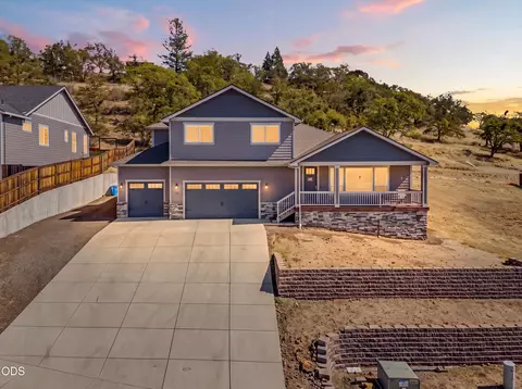 332 Avalon Ter, Eagle Point, OR 97524