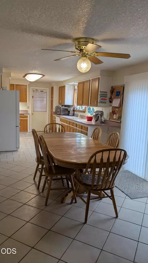 Kitchen - 19210 Pinehurst Rd, Bend, OR 97703 photo 2 of 2