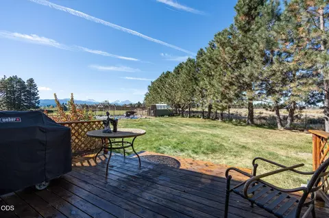 Exterior - 19210 Pinehurst Rd, Bend, OR 97703 photo 6 of 7