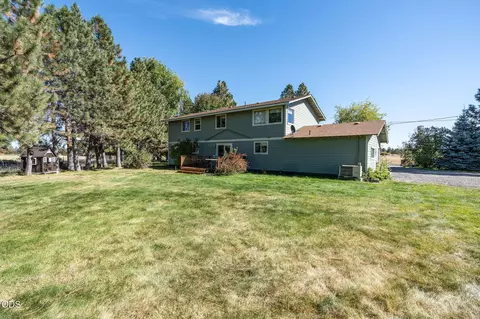 Exterior - 19210 Pinehurst Rd, Bend, OR 97703 photo 4 of 7