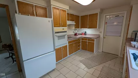 Kitchen - 19210 Pinehurst Rd, Bend, OR 97703 photo 1 of 2