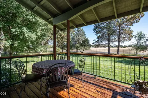 Exterior - 19210 Pinehurst Rd, Bend, OR 97703 photo 3 of 7