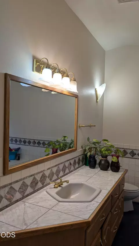 Bath - 19210 Pinehurst Rd, Bend, OR 97703 photo 1 of 3