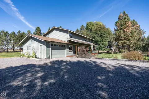 Exterior - 19210 Pinehurst Rd, Bend, OR 97703 photo 2 of 7