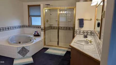 Bath - 19210 Pinehurst Rd, Bend, OR 97703 photo 3 of 3