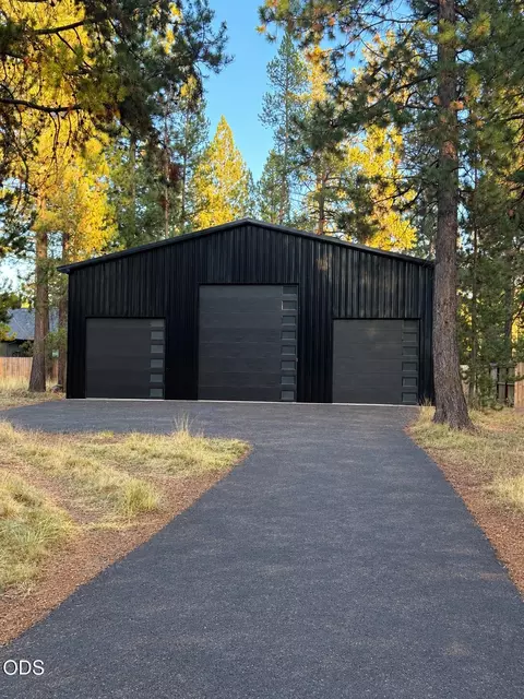 55404 Big River Dr, Bend, OR 97707