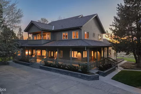 6755 SW Mount Bachelor Dr, Powell Butte, OR 97753