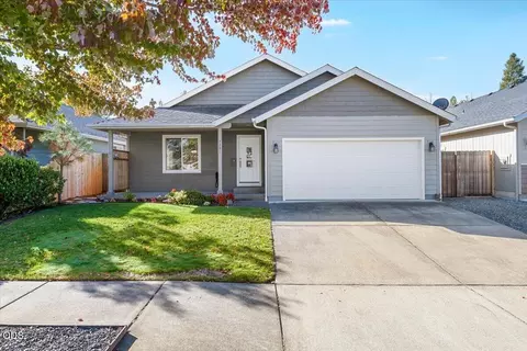 2287 SW Gayle Way, Grants Pass, OR 97527