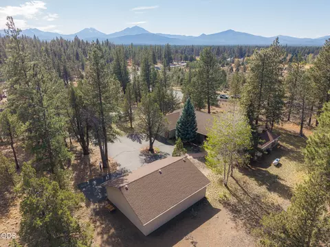 16010 Old Juniper Rd, Sisters, OR 97759