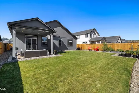 3350 NW 9th Ln, Redmond, OR 97756