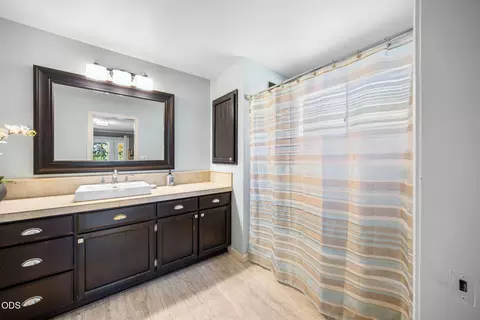 Bath - 20466 Mainline Rd, Bend, OR 97702 photo 3 of 3
