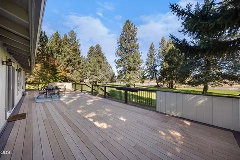 Exterior - 20466 Mainline Rd, Bend, OR 97702 photo 5 of 12