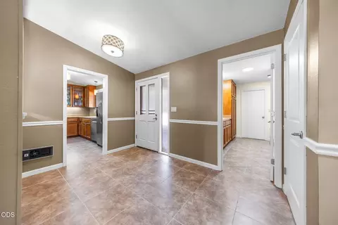 Entry Way - 20466 Mainline Rd, Bend, OR 97702 photo 2 of 3