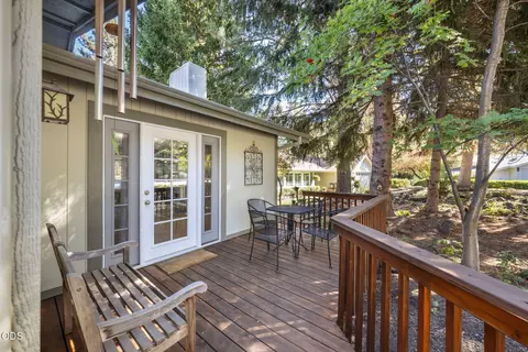 Exterior - 20466 Mainline Rd, Bend, OR 97702 photo 10 of 12
