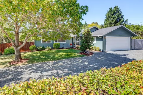 529 Broadway St, Rogue River, OR 97537