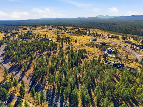 62513 Mcclain Dr, Bend, OR 97703 photo 4